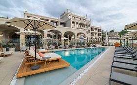 Villa Chinka by Astor Garden Hotel